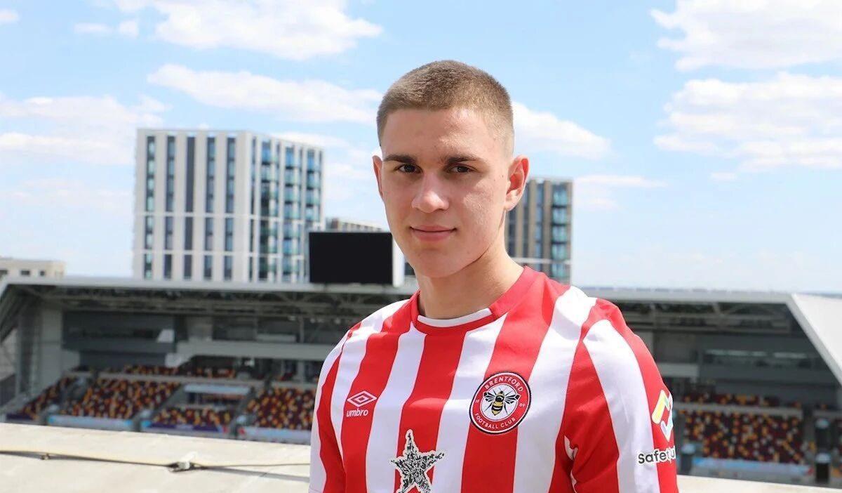 德森的身价, 另一位新进, amp