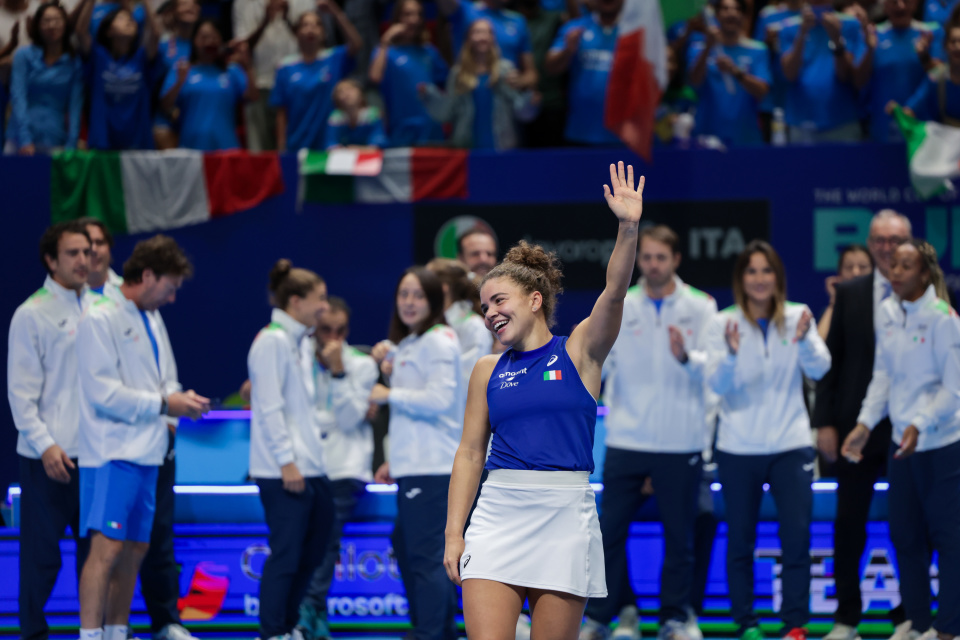 她在单打比, DpkAA, hTOWs 她在单打比, DpkAA, hTOWs